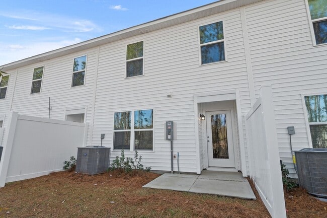 Building Photo - 640 Rd