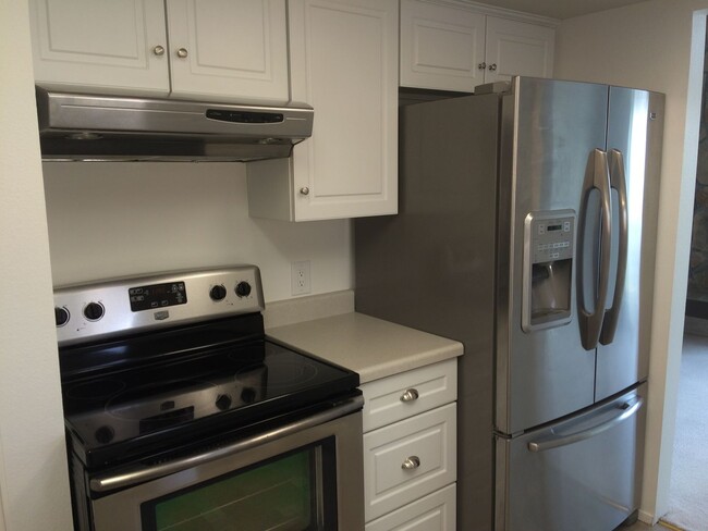 Building Photo - PENDING APPLICATIONS! Single Family Home i...