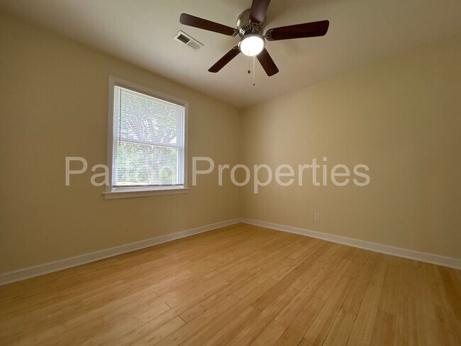 Building Photo - 999 Seminole Dr