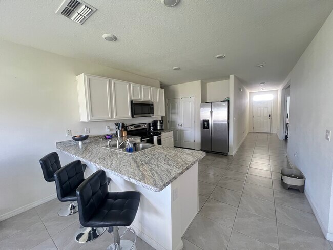 Building Photo - 187 Emanuelle Dr