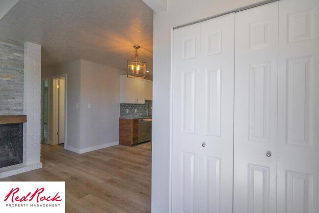 Building Photo - Newly Remodeled 3 Bedroom Townhome. Small ...