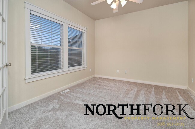 Building Photo - Stunning Meridian Home