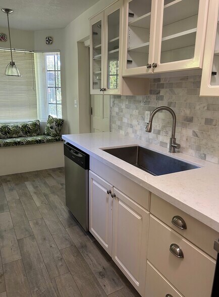 Kitchen - 3800 Segovia St
