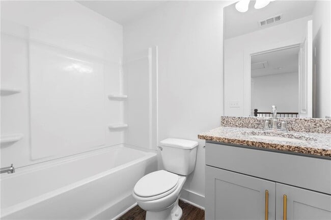 Building Photo - 1821 Edgehill Dr