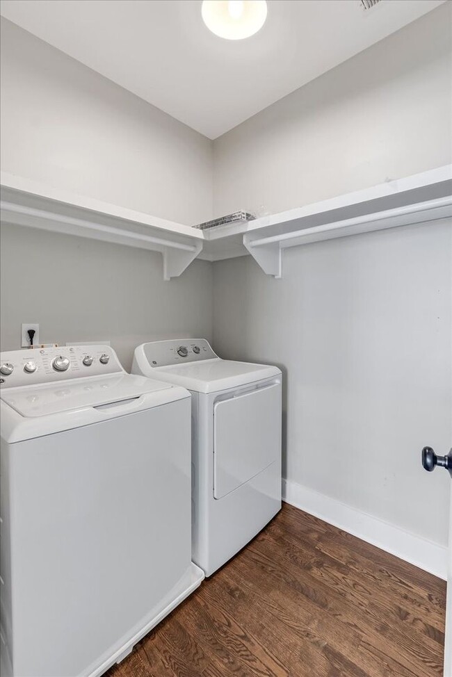 Building Photo - Columbia Avenue Condo