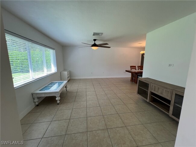 Building Photo - 858 Rose Way