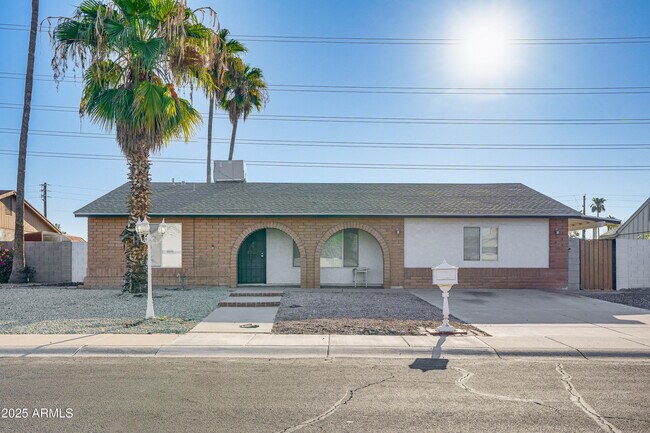 Building Photo - 9819 N 67th Dr