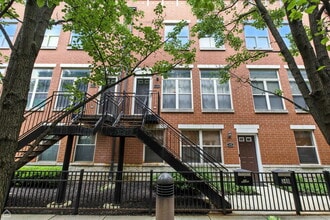 Building Photo - 346 E 25th Pl