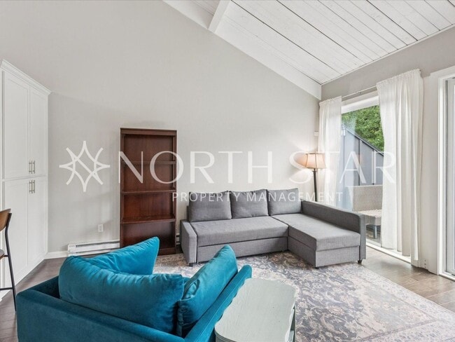 Building Photo - Mt. Park Condo with High Ceilings