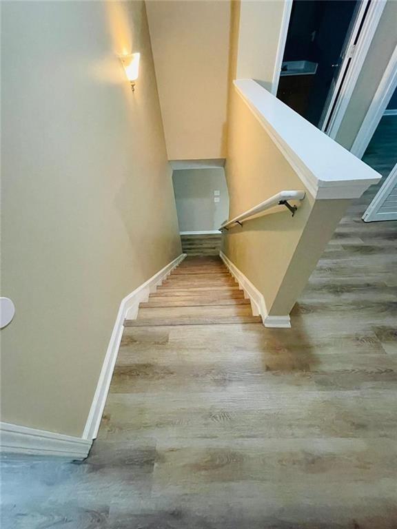 Building Photo - 2430 Mayfair Dr