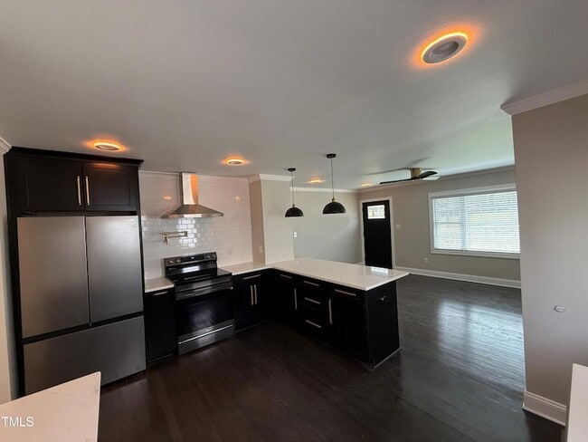 Building Photo - 215 Walnut St