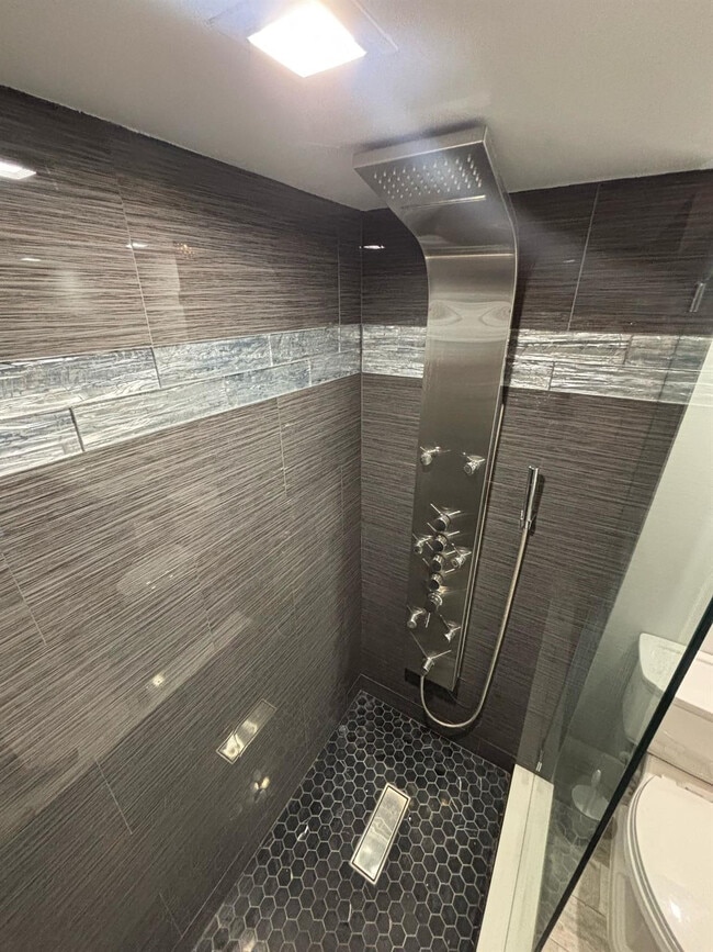 Building Photo - 1629 Riverview Rd