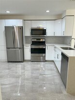 Building Photo - 1537 Barcelona Way