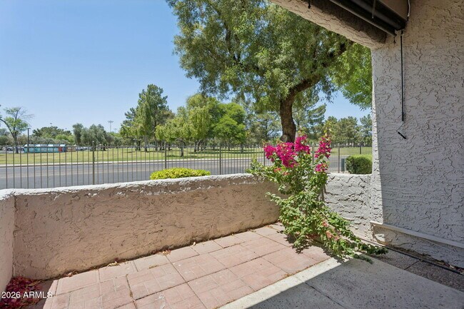Building Photo - 4444 E Paradise Ln