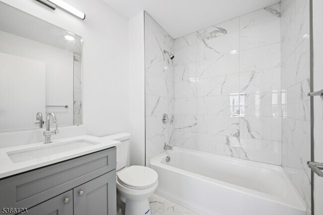 Building Photo - 369 18th Ave