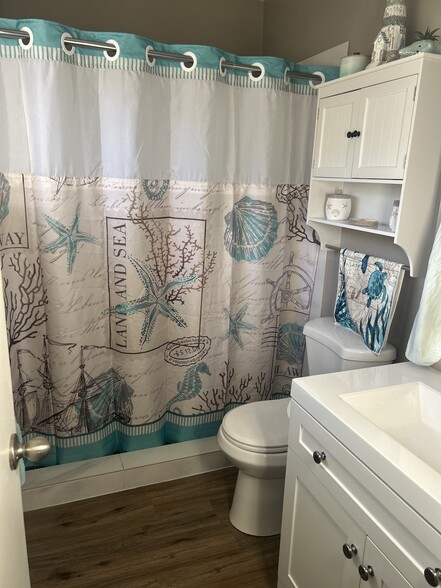En Suite with Walk In Shower - 3340 S Parkside Dr