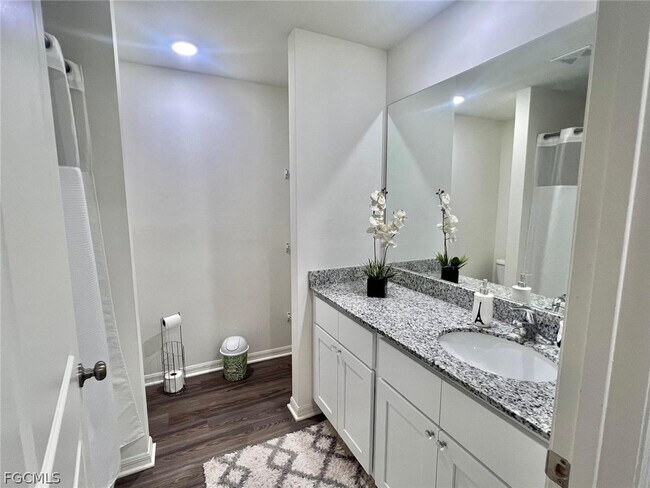 Building Photo - 2425 NE 7th Pl