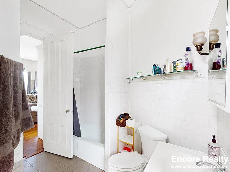 Building Photo - 1 Gloucester St