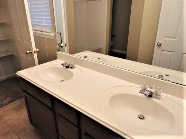 Building Photo - 200 Bailey Loop