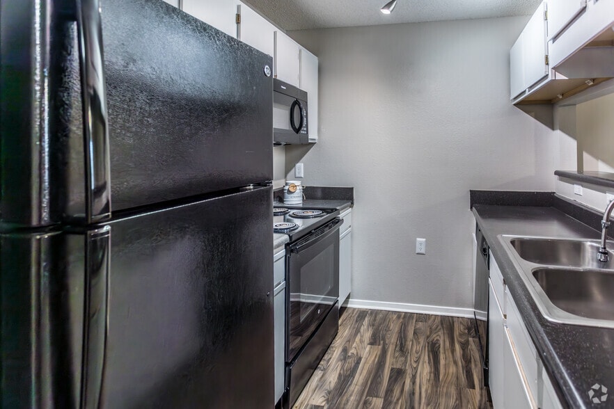 Begonia - Kitchen - The Crossings at Tunica