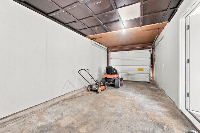 Building Photo - 7123 Strawberry Dr