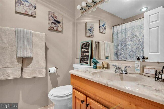 Building Photo - 213 Steeplechase Ct