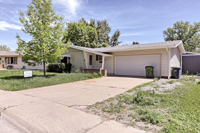 Building Photo - 3 Bedroom 1 Bath Ranch in Loveland