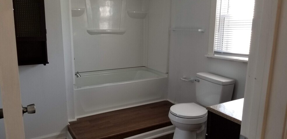 Building Photo - 219 W Adams Ave