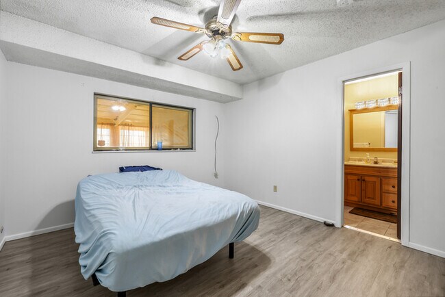 Building Photo - 2380 Middleton Ct