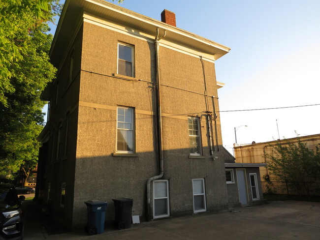 Building Photo - 310 E Washington St