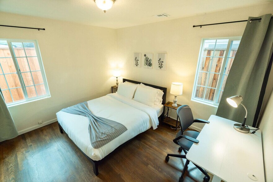 Building Photo - 240 E Hedding St