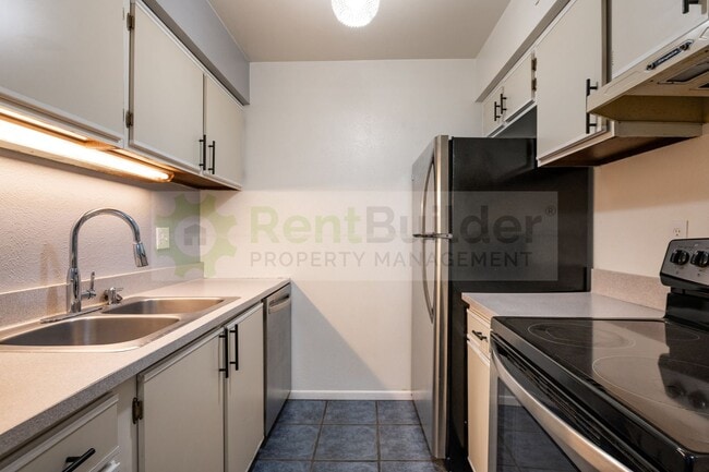 Building Photo - **ALL UTILITIES ARE INCLUDED!!
