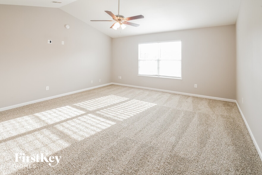 Building Photo - 2334 Layton Park Dr