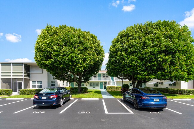 Building Photo - 340 Horizon W