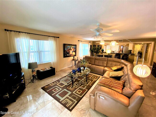 Building Photo - 603 Shorewood Dr