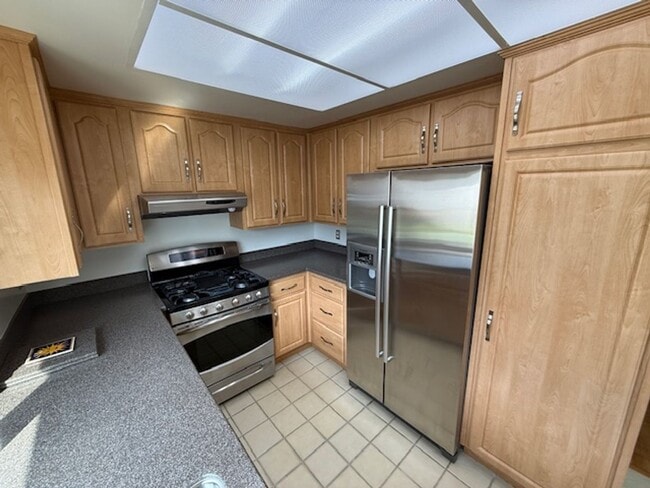 Building Photo - Charming Single-Story 3-Bedroom Home in Newhall!