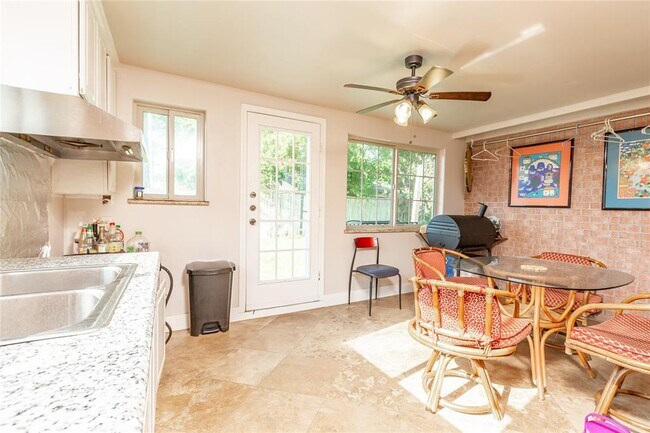 Building Photo - 13138 Woodvine Trail