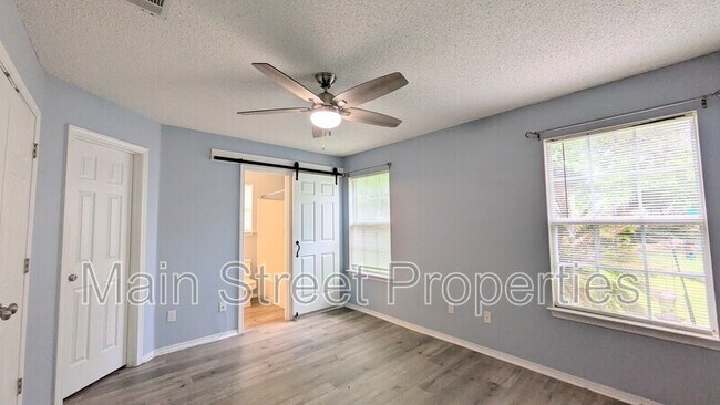 Building Photo - 2466 Redoubt Ave