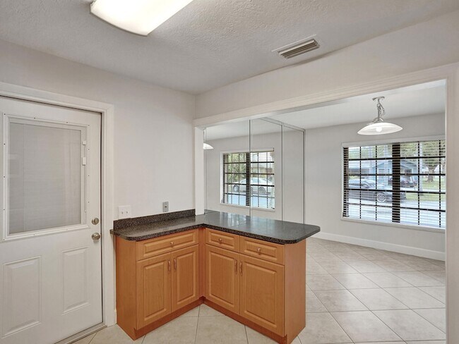 Building Photo - 3747 E Valley Green Dr