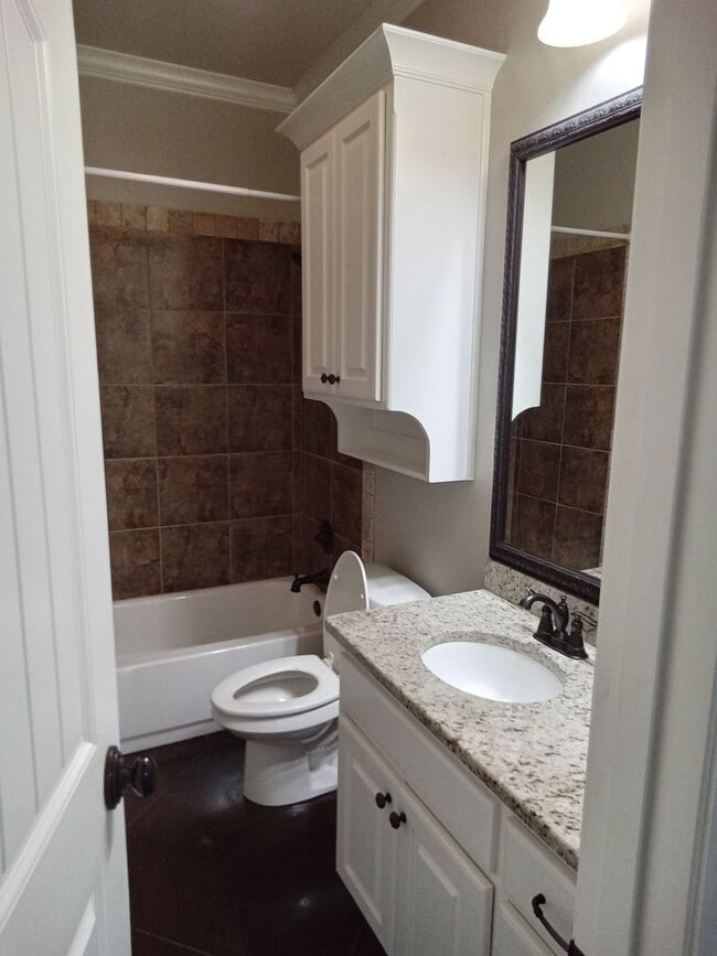 Building Photo - Benton Beauty