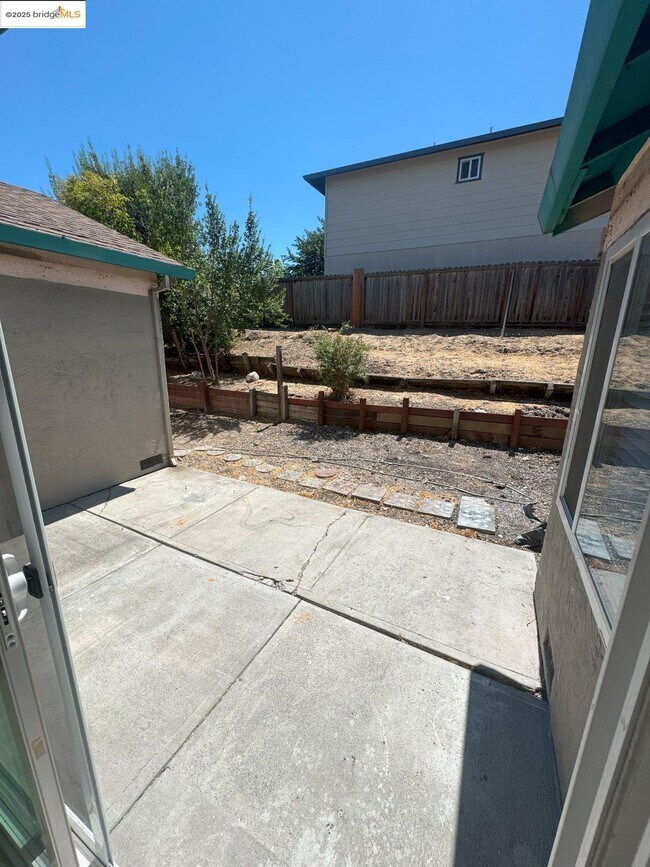 Building Photo - 3323 Blythe Dr