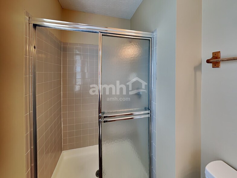 Building Photo - 7660 Farm Hill Dr