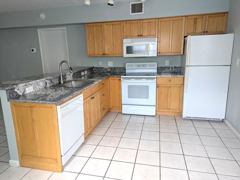 Kitchen - 1225 SW 4th Ct