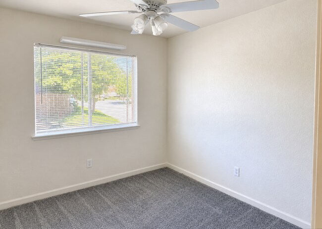 Building Photo - 2701 Harvest Ln