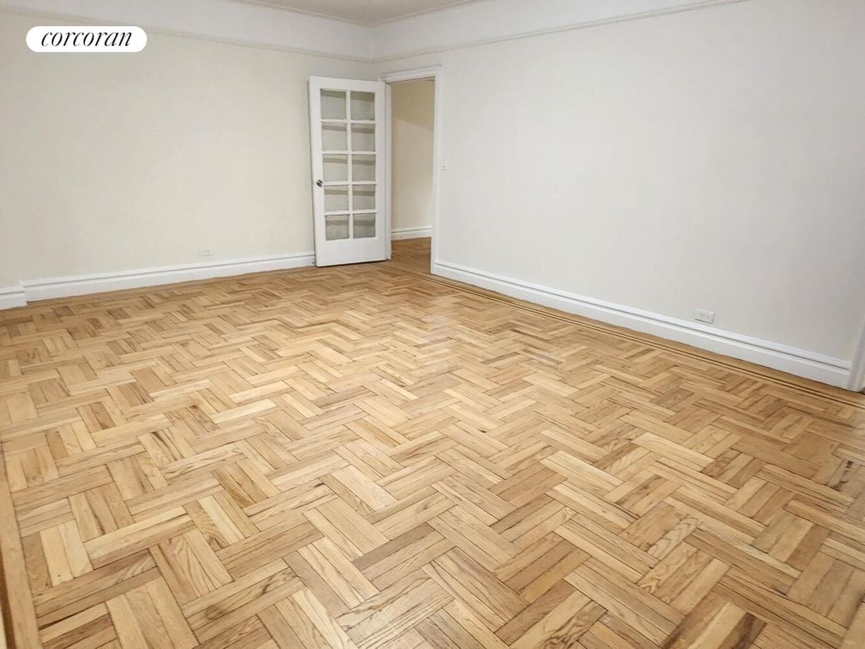 Building Photo - 3900 Greystone Ave