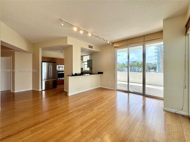 Building Photo - 5970 Indian Creek Dr