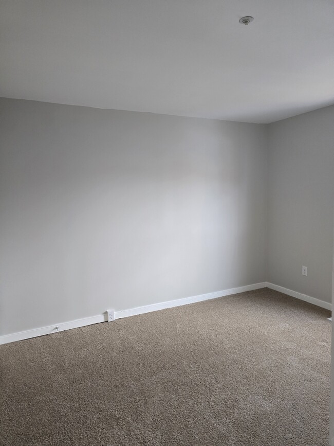 Building Photo - 9 Warthens Way