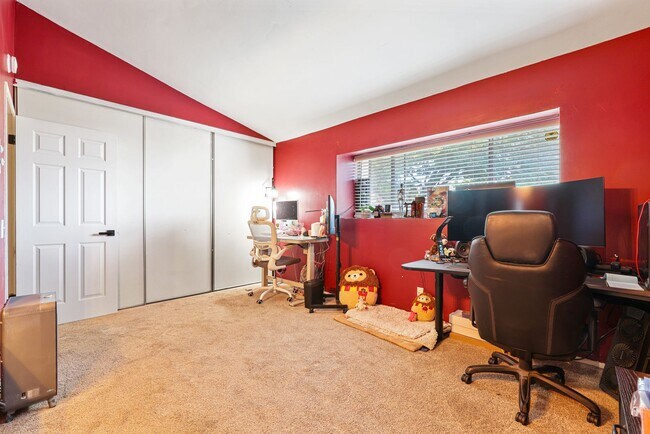 Building Photo - Charming 3-Bedroom Home in Gated South Par...