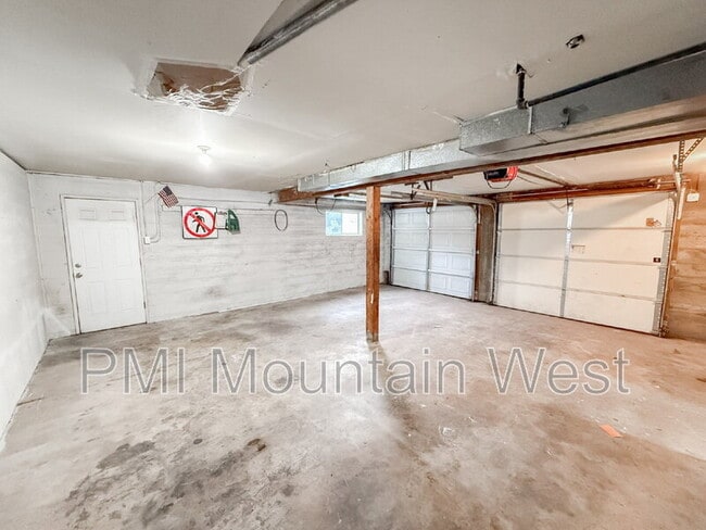 Building Photo - 698 Doren Dr