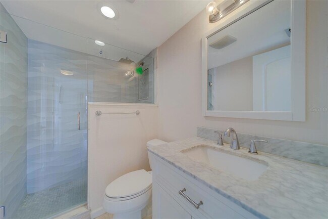 Building Photo - 2944 W Bay Dr